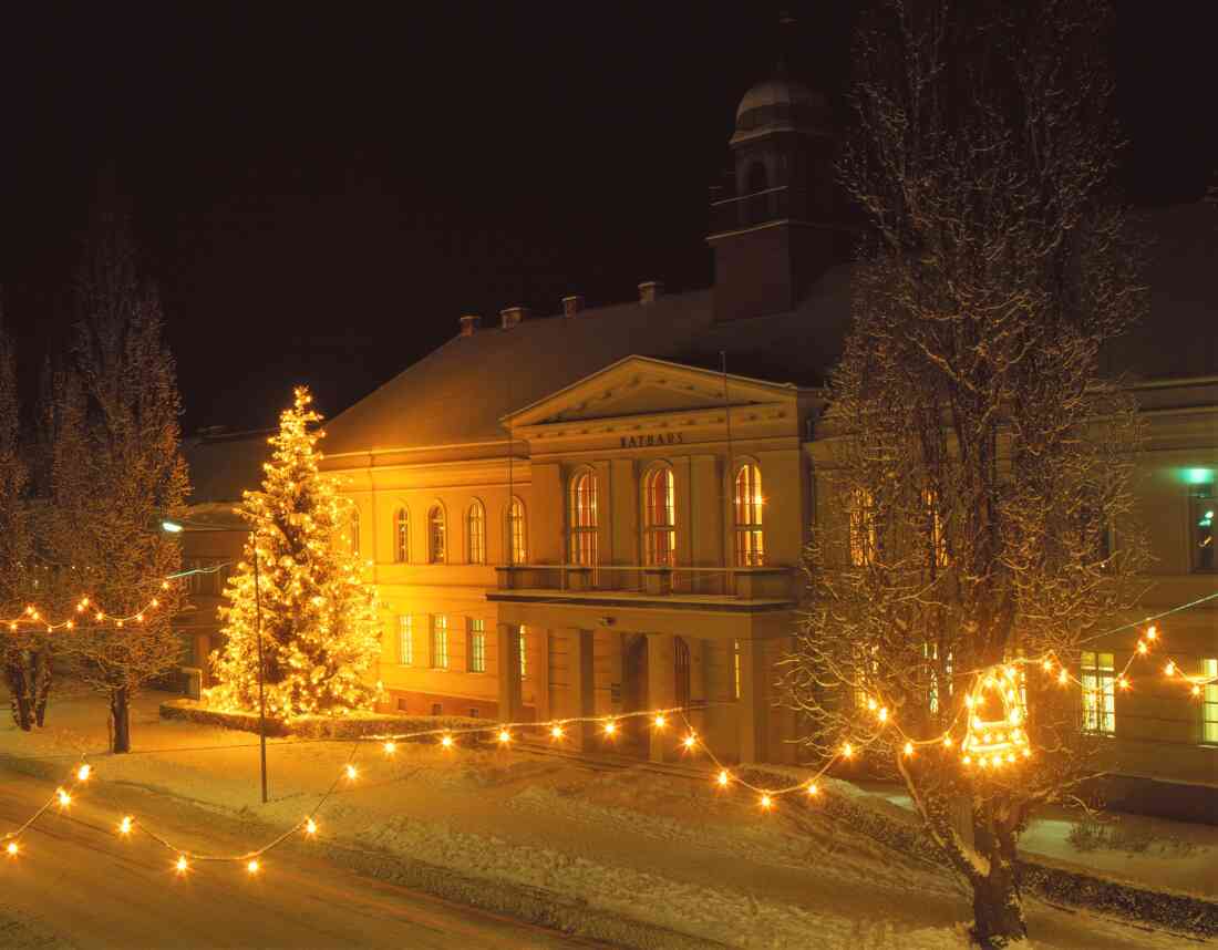 Rathaus zur Weihnachtszeit