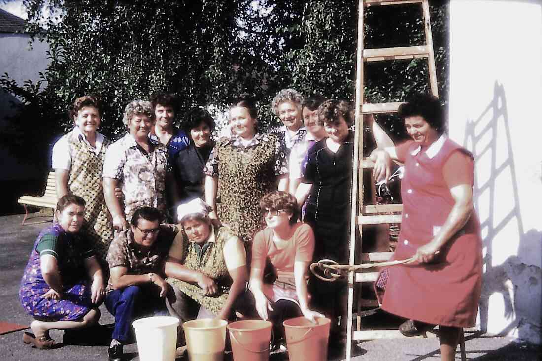 Reformierte Pfarrgemeinde: Kirchenreinigung durch Frauen der Gemeinde
