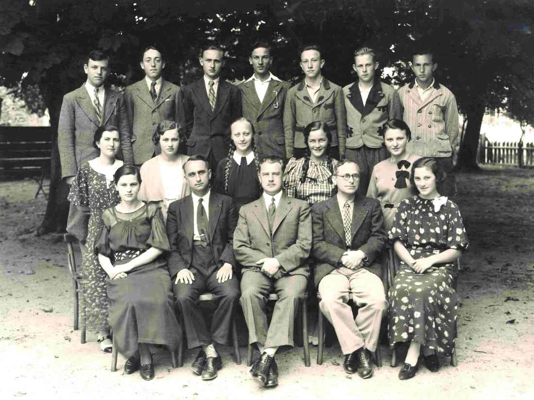 Abschlussklasse der Handelsschule im Schuljahr 1935/1936  unter Dir. Marko Simon