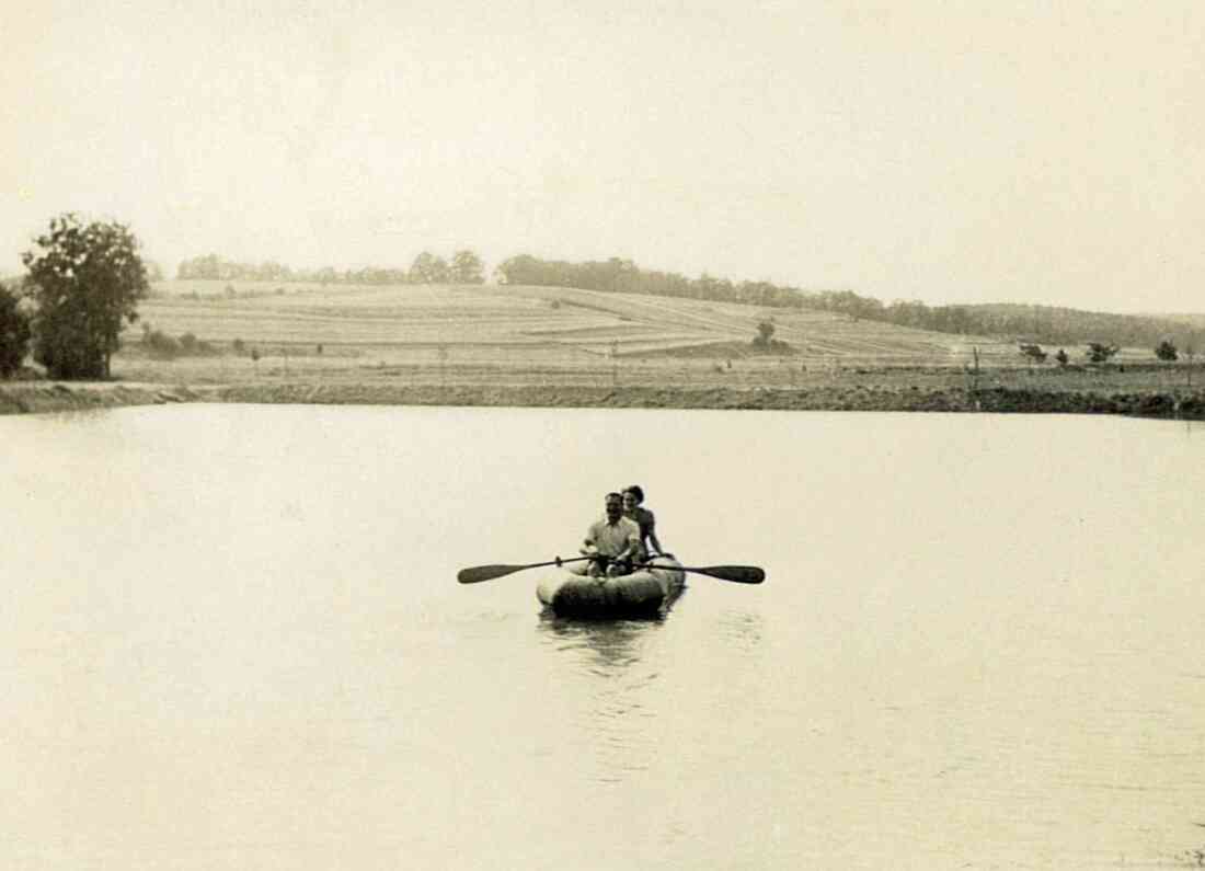 Schlauchbootfahrt am Helenenteich / später Stieberteich