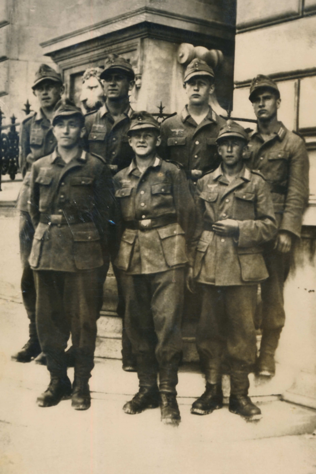 Gustav Neubauer (*1926/+1995) mit Kameraden als Soldat der Deut. Wehrmacht 1944
