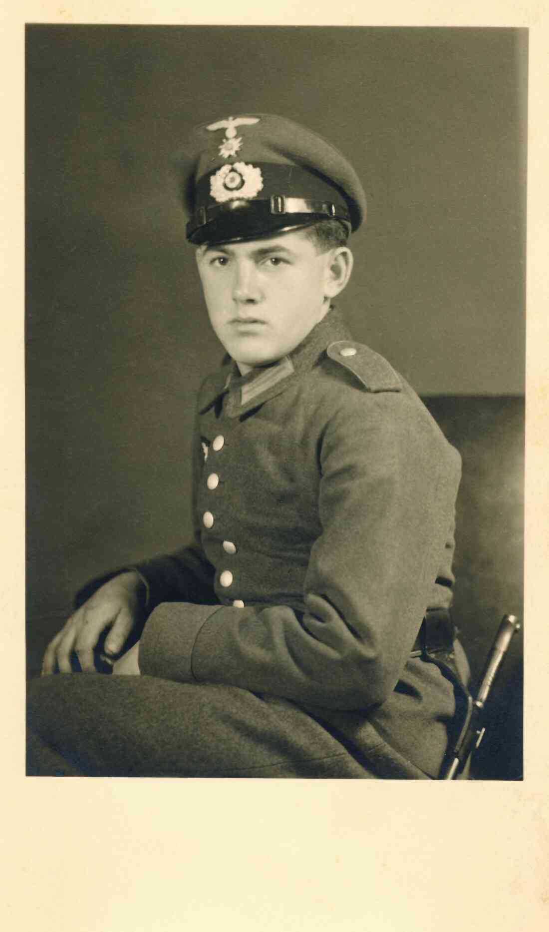 Johann Miertl - Hans Miertl als Soldat der Deut. Wehrmacht (*1925/+1944 gefallen im II. Weltkrieg) - Portrait