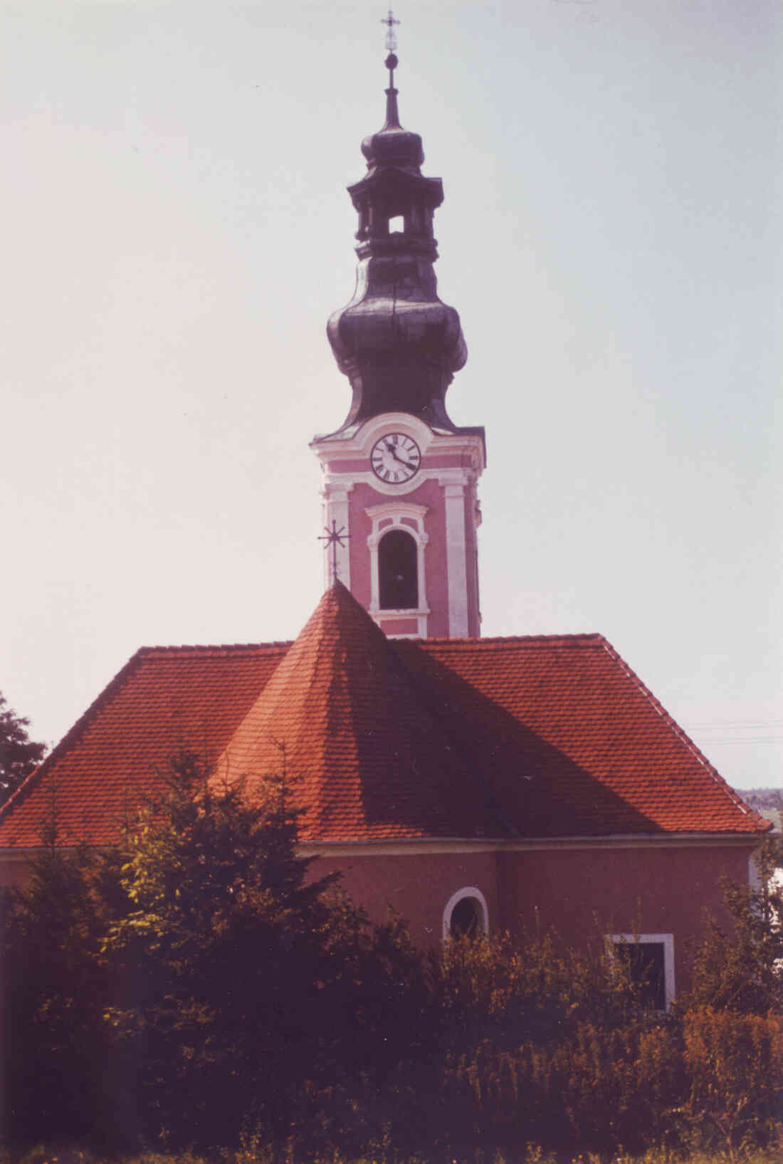 Die röm. kath. Aufbahrungskirche - ehemalige Pfarrkirche Maria Himmelfahrt um 1980