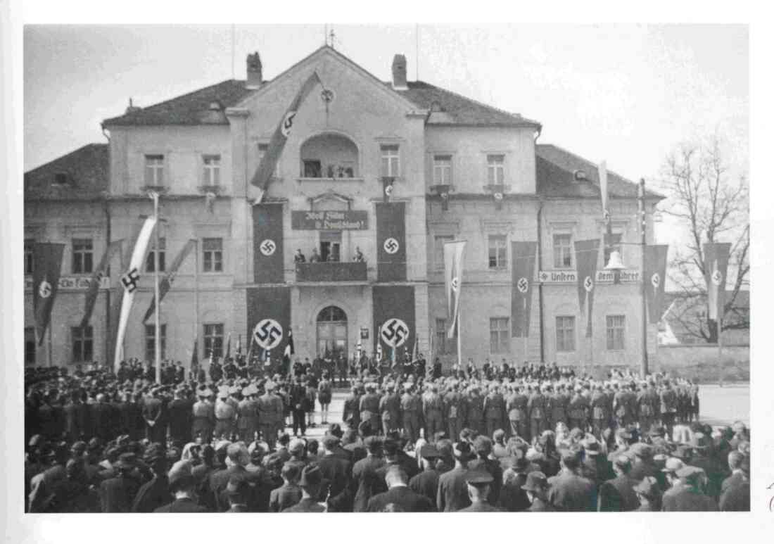 NAZIS - März 1941: Apell der HJ vor dem Beziksgericht