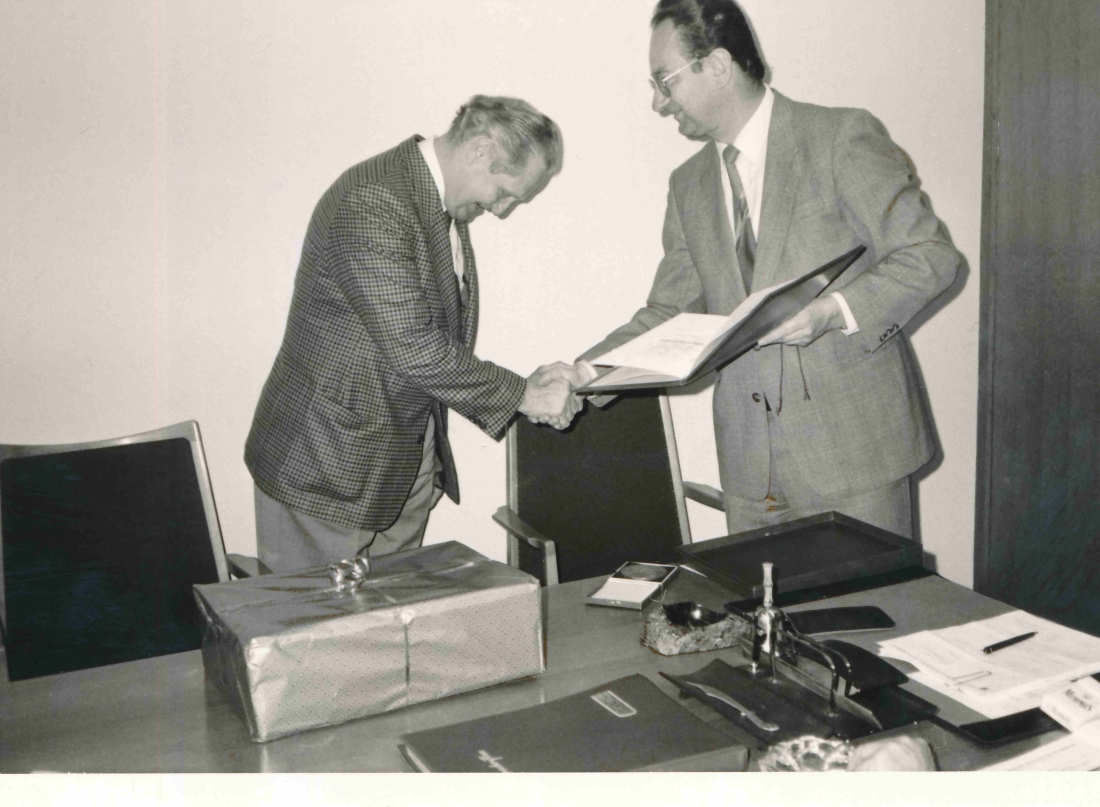 Auszeichnung für KR Gustav Neubauer (*1926/+1995) durch die Bgld. Handelskammer - Ehrenhöfler