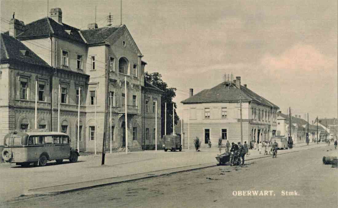 Ansichtskarte: Hauptplatz mit Gerichtsgebäude