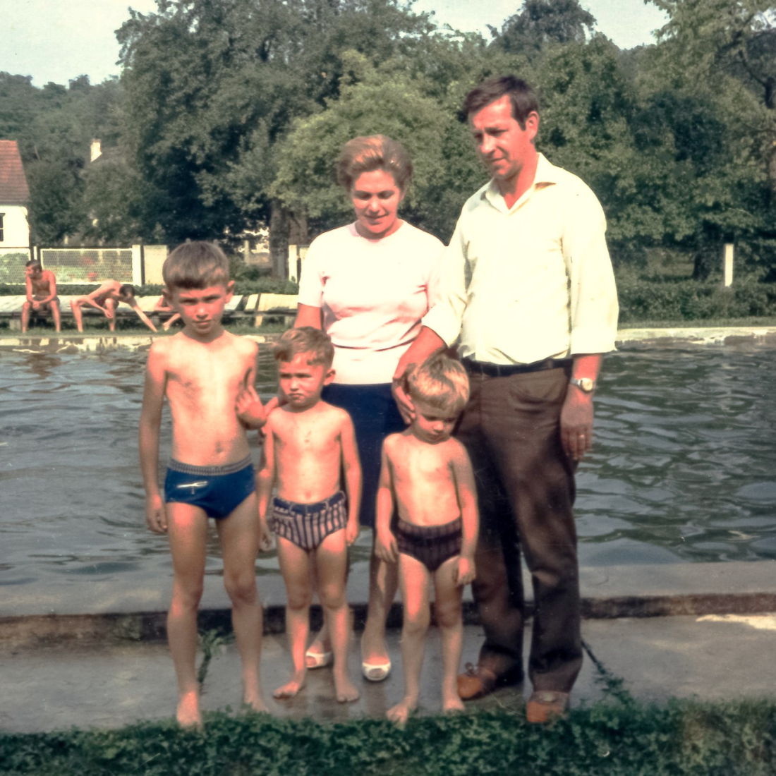 Familie Unger besucht das Schwimmbad in Oberschützen