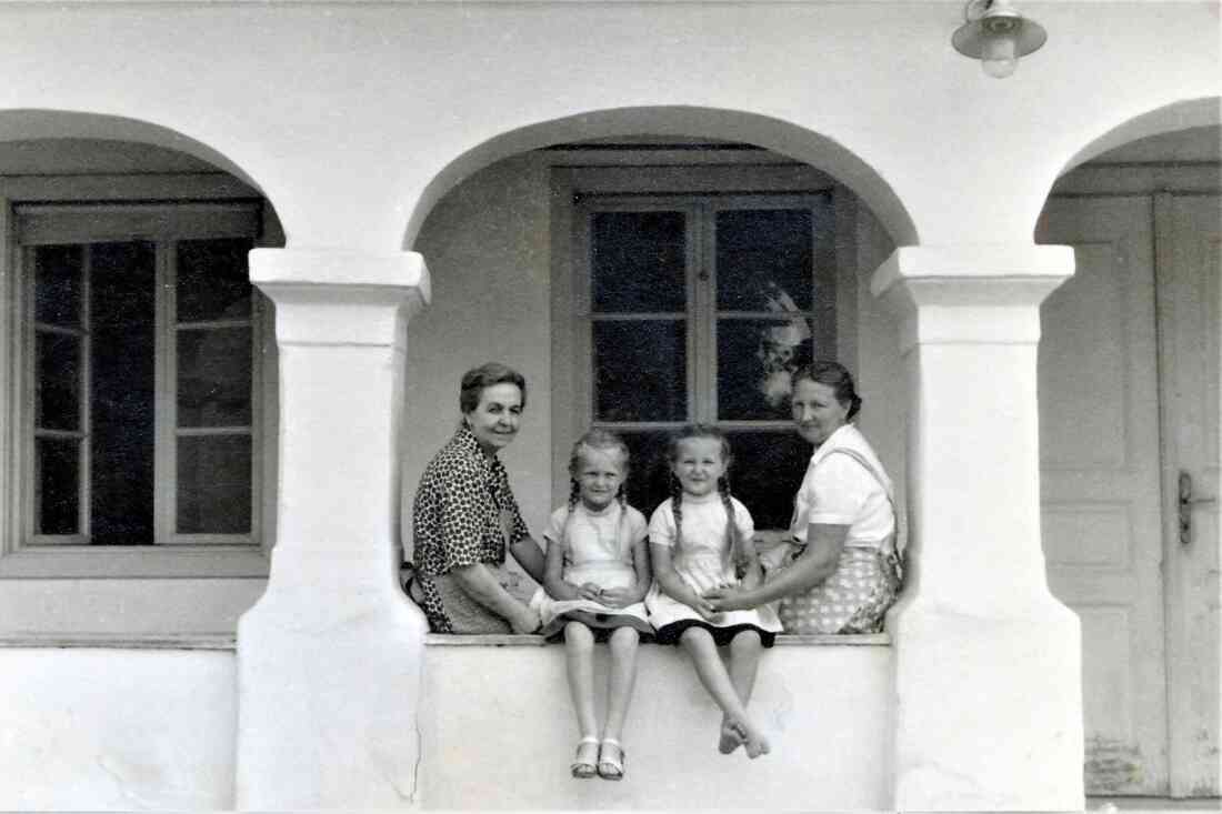 Fam. Oswald zu Besuch bei Fam. Gustav Simon (Tischlerei, Roseggergasse 8)