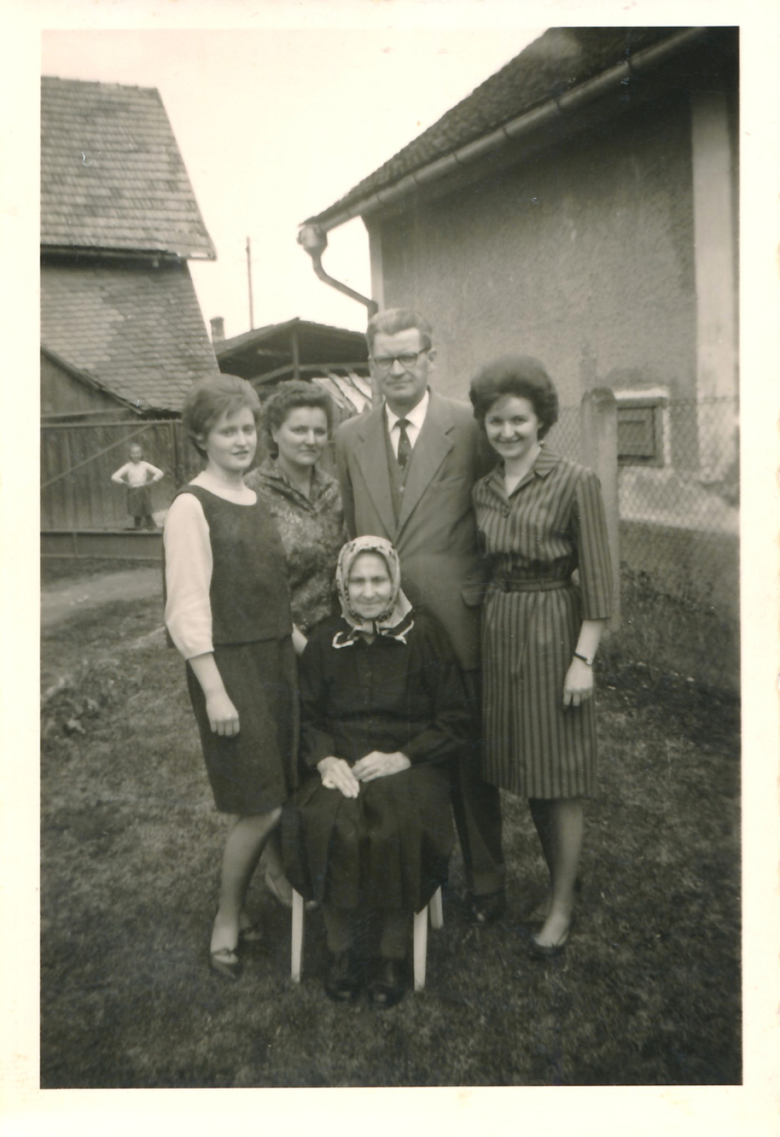 Familie Tölly mit der Oma - Eichendorffgasse 3