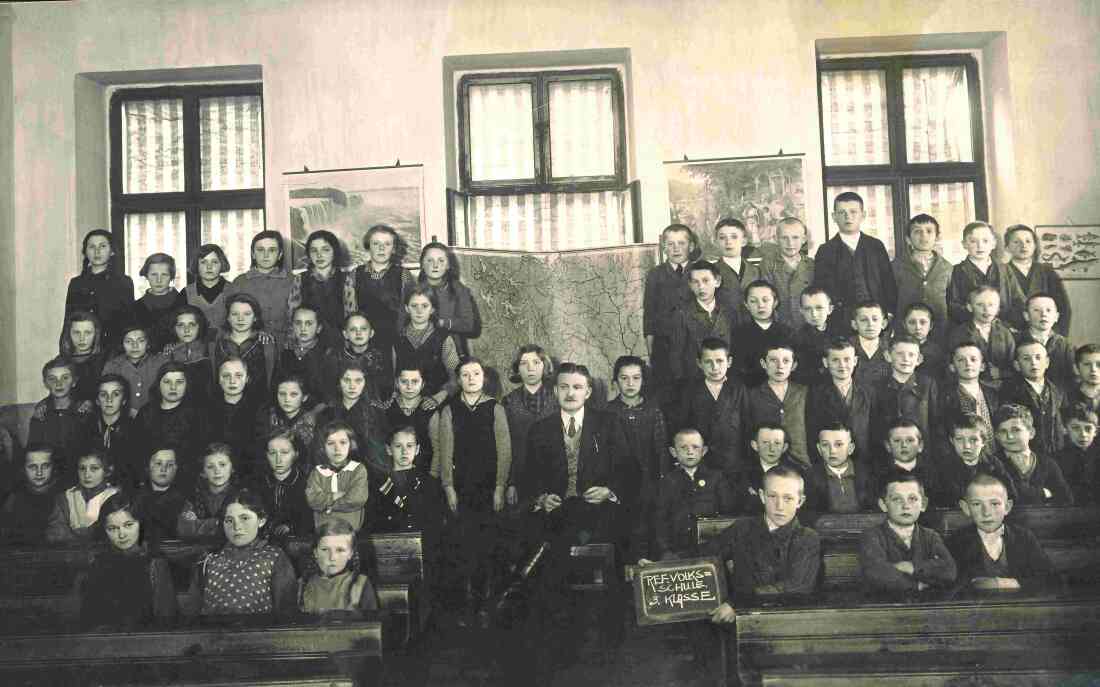 3. Klasse der reformierten Volksschule mit Lehrer Alexander Schranz (*1899 / +1979)