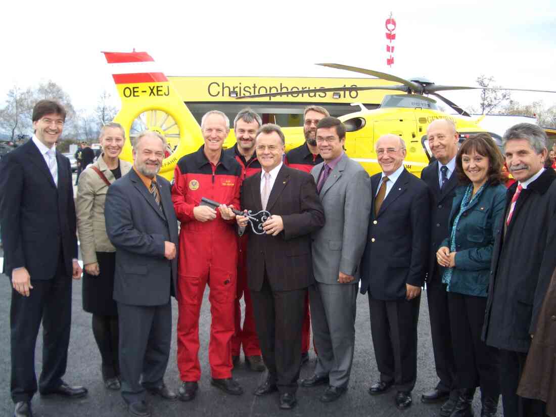 ÖAMTC-Rettungshubschrauber Christophorus 16: Eröffnung des Stützpunkts Am Flugfeld 21 - 9. November 2006 (Mondl/Schloffer/Pongracz/Wallner/Polzer/Niessl/Beham/Rezar/Schwarz/Nordberg/Resetar/Tallian)