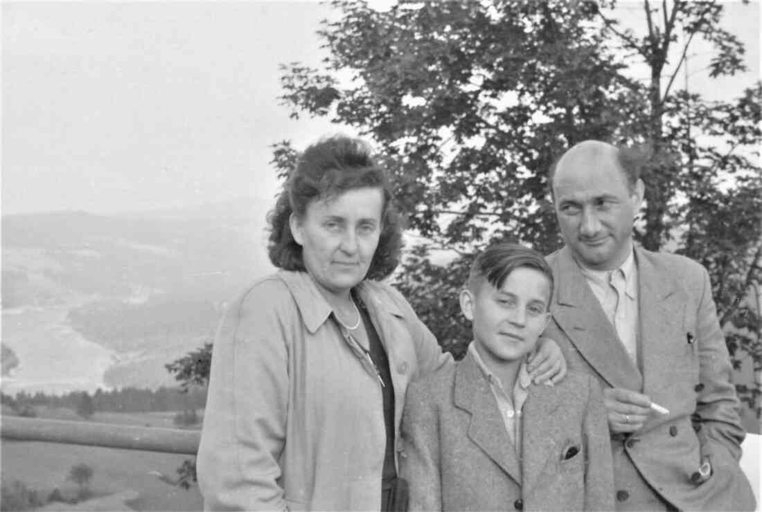 Erna Strauß, Sohn Helmut Rummel und Stiefvater Eugen Strauhs - bekannt sind auch die Schreibweisen Strauss und Strauhs