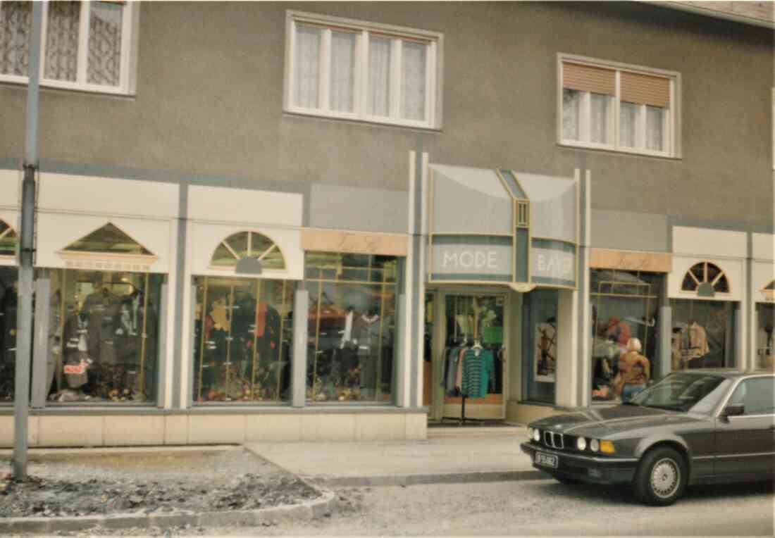 Geschäftslokal "Mode Bayer" - Wienerstraße 22