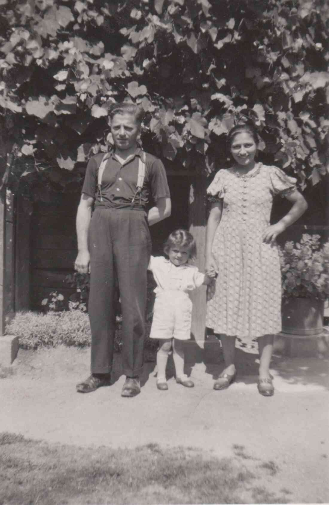 Fam. Maria (geb. Seper - *1913 / +2002) und Alexander (*1909 / +1945) Szabo - Linke Bachgasse 3