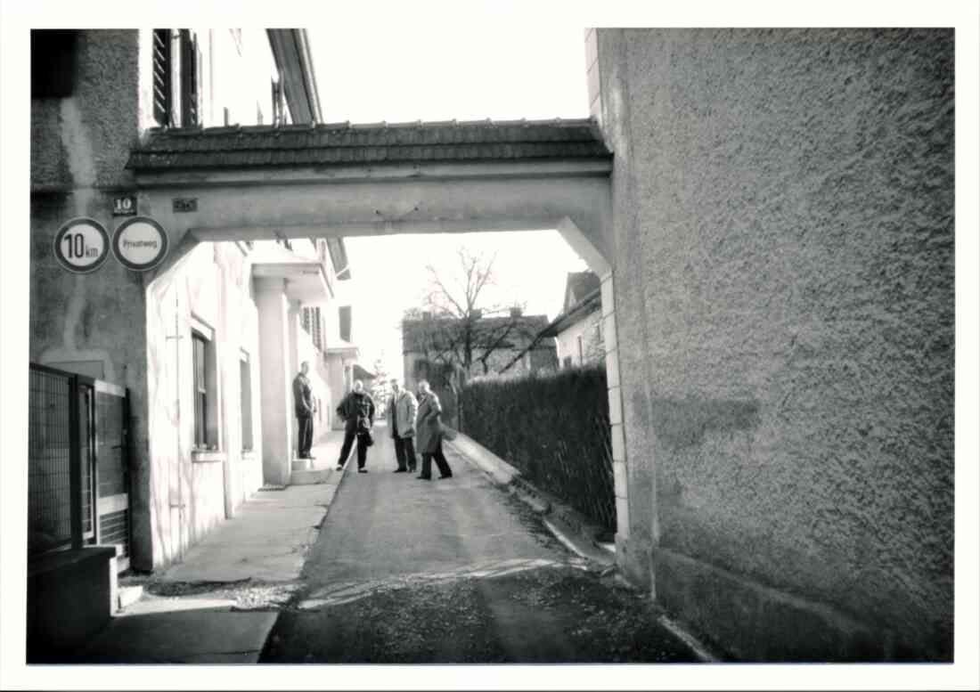 Bauverhandlung zum Abriss des Torbogens in der Zufahrt zum Beamtenwohnhaus (Ow 767) -Prinz Eugenstraße 10