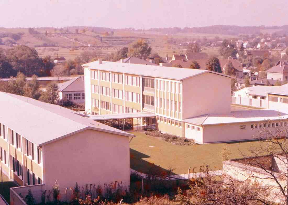 Die Zentralschule im Jahr der Inbetriebnahme