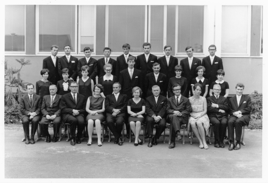 Maturafoto der 5. Klasse der Handelsakademie - HAK 1967/1968