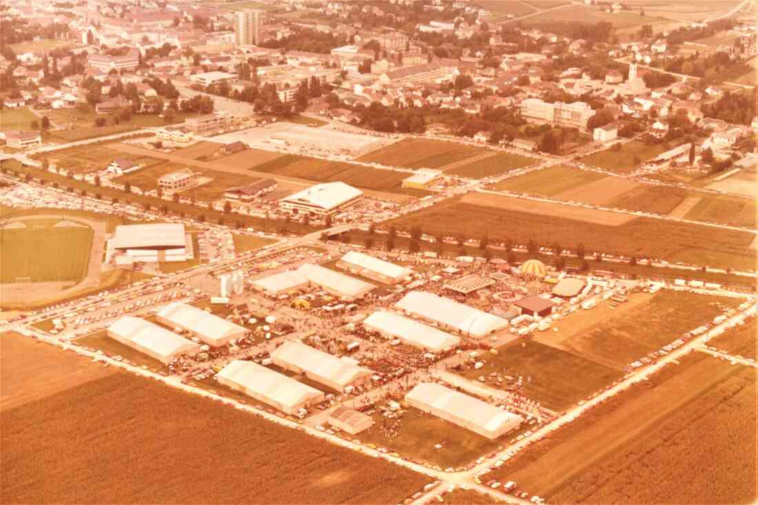 Inform 1981: Flugaufnahme/Luftbild mit Blick gegen Norden auf das Messegelände