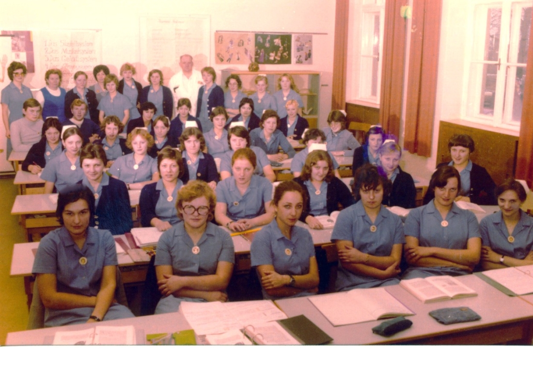 Die erste in der Oberwarter Krankenpflegeschule ausgebildete Klasse im Schuljahr 1975/76