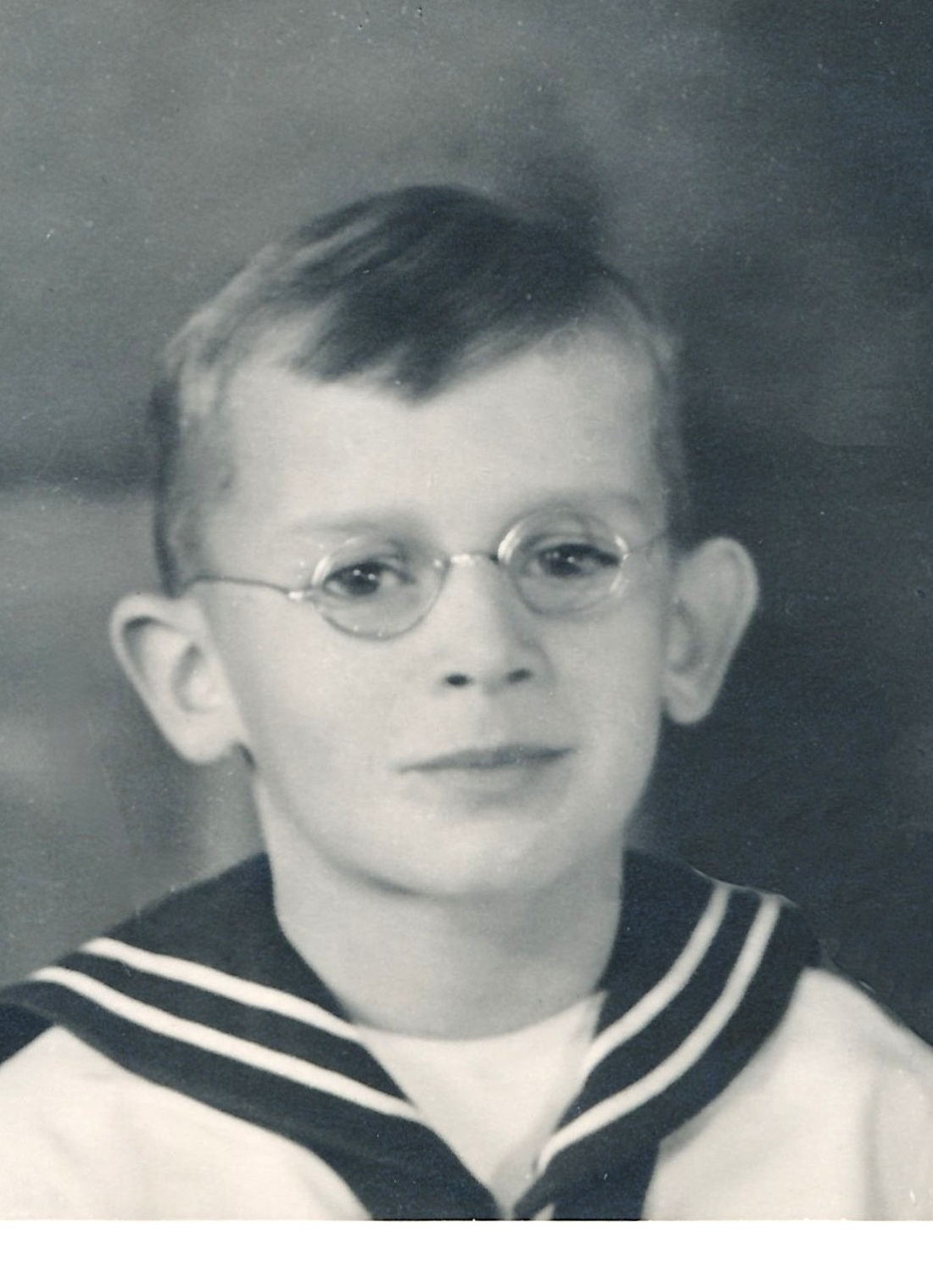 Portrait: Gerhard Graf (*1939) im Matrosenanzug