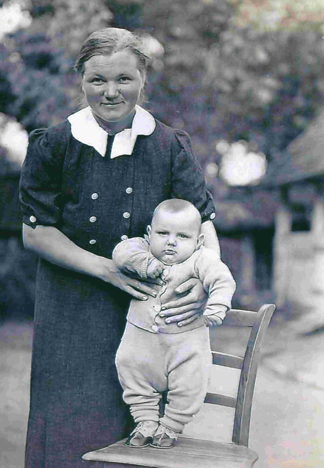 Mutter Lidia Fülöp (geb. Zambo, *1920/+1995) mit Sohn Johann Fülöp (*1943/+1986) - Linke Bachgasse 40 / "Bradergasse" OW 604