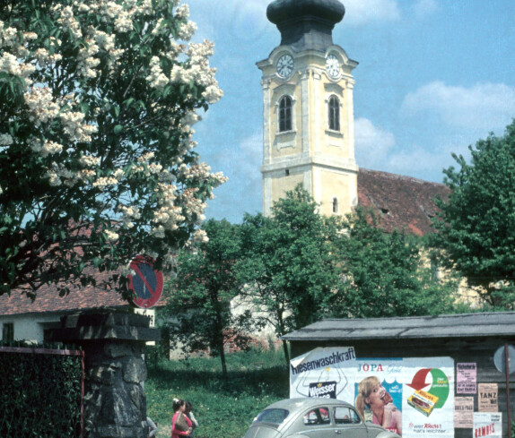 Blick auf die röm. kath. Pfarrkirche Maria Himmelfahrt