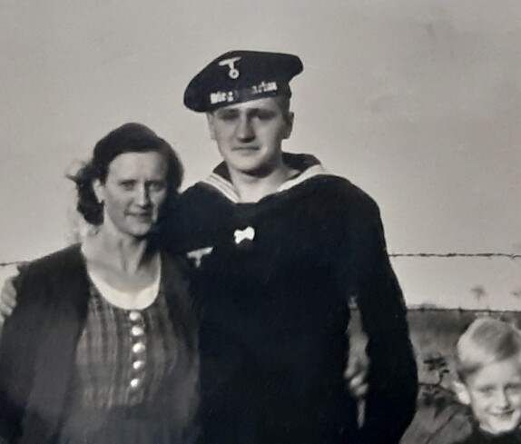 Ludmilla Absenger mit Sohn Karl und Neffen Josef Absenger (*1921/+1941 gefallen)