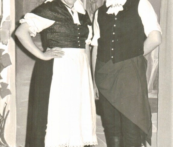 Maria Anna (geb. Fuchs, *1927/+2013) und OSR Karl Leirer (*1927/+2015) als Mitglieder der Volkstanzgruppe Rechnitz