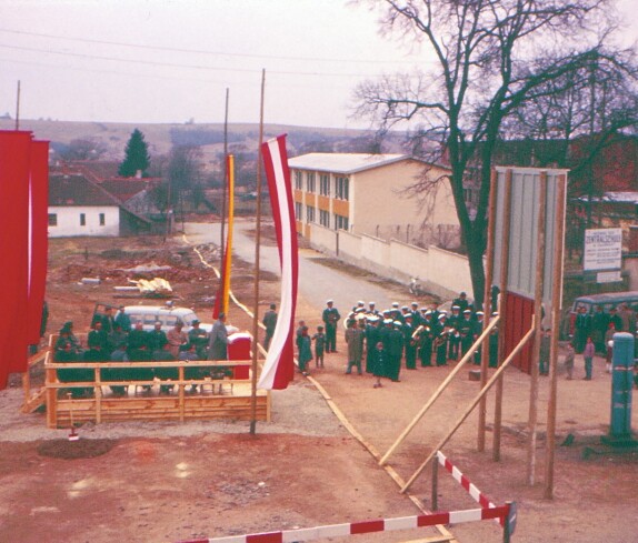 Grundsteinlegung für den Haydnhof (Schulgasse 1-11) mit der Stadtkapelle