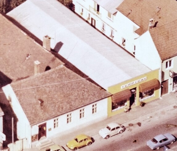 Fa. Teppich Hoffmann (Wienerstraße 41a)