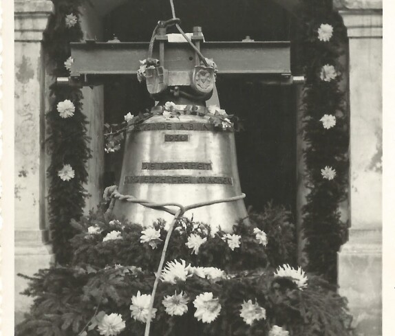 Evang. Pfarrgemeinde AB: Weihe der nach dem Krieg neu angeschafften Glocke