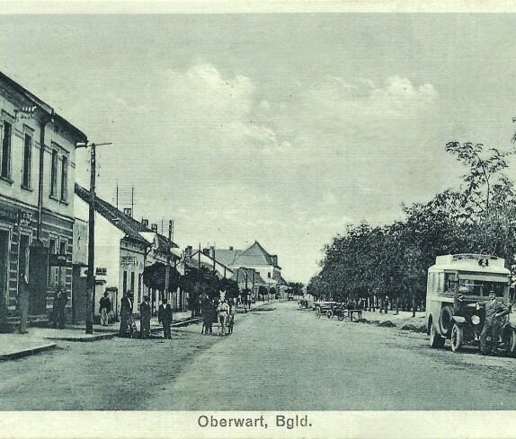 Blick vom Hauptplatz gegen NW - mit Südburgbus