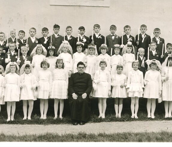 Röm. kath. Pfarre: Hl. Erstkommunion 1990 - Kaplan Leo Stubits