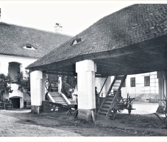 Wagenschuppen im Hof des Gasthauses "Zum grünen Baum" (OW 175 / Wienerstraße 9+11) - mit Arkaden