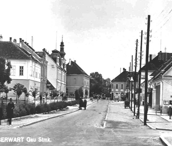 Ansichtskarte: Oberwart, Gau Stmk. - Adolf Hitler Platz  / früher Hauptstraße / dann Hauptplatz - während der Nazi-Zeit
