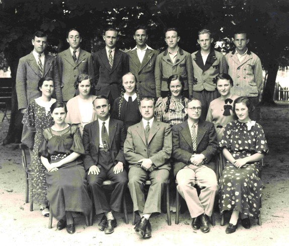 Abschlussklasse der Handelsschule im Schuljahr 1935/1936  unter Dir. Marko Simon