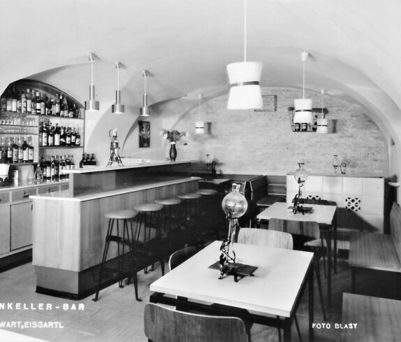 Disco und Kellerbar im Cafe Strauss - Inhaber Helmut Rummel (Steinamangererstraße 14) - bekannt sind auch die Schreibweisen Strauß und Strauhs