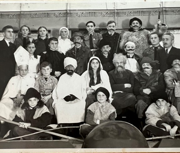 Theateraufführung im Genossenschaftssaal, heute OHO (Lisztgasse 12)