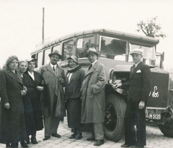 Oberwarter Runde vor einem Südburgbus