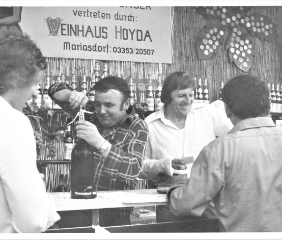 Inform: Die Weinbar im Bierzelt des SVO damals noch am Badplatz (Wertner/Benedek)