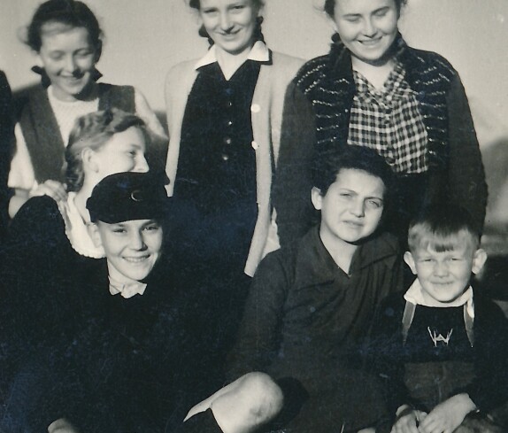 Gruppe von Verwandten und FreundenInnen - Jürschick/Fülöp)/Hicker/Eigenbauer/Graf/Langer)/Wilkowitsch/Barti