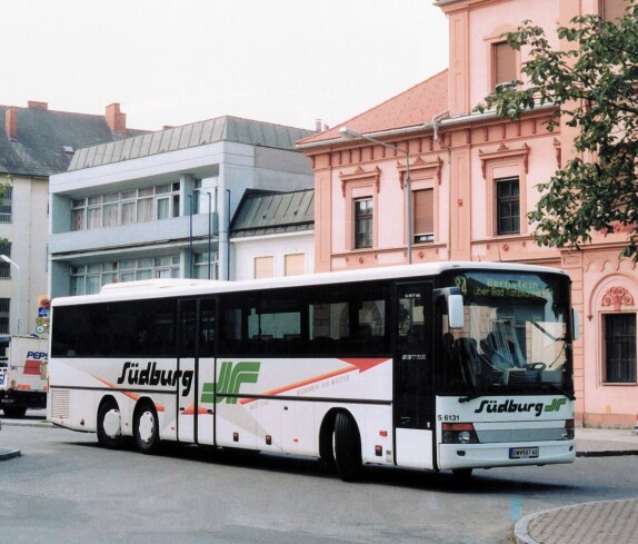 Südburg: Ein Bus der Marke Setra S 317 Ul Vor dem Gerichtsgebäude (Hauptplatz 12)