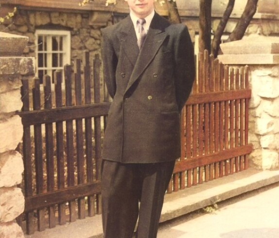 Erich Langer (*1934/+2010) vor der Glatz-Villa in der Evang. Kirchengasse 4