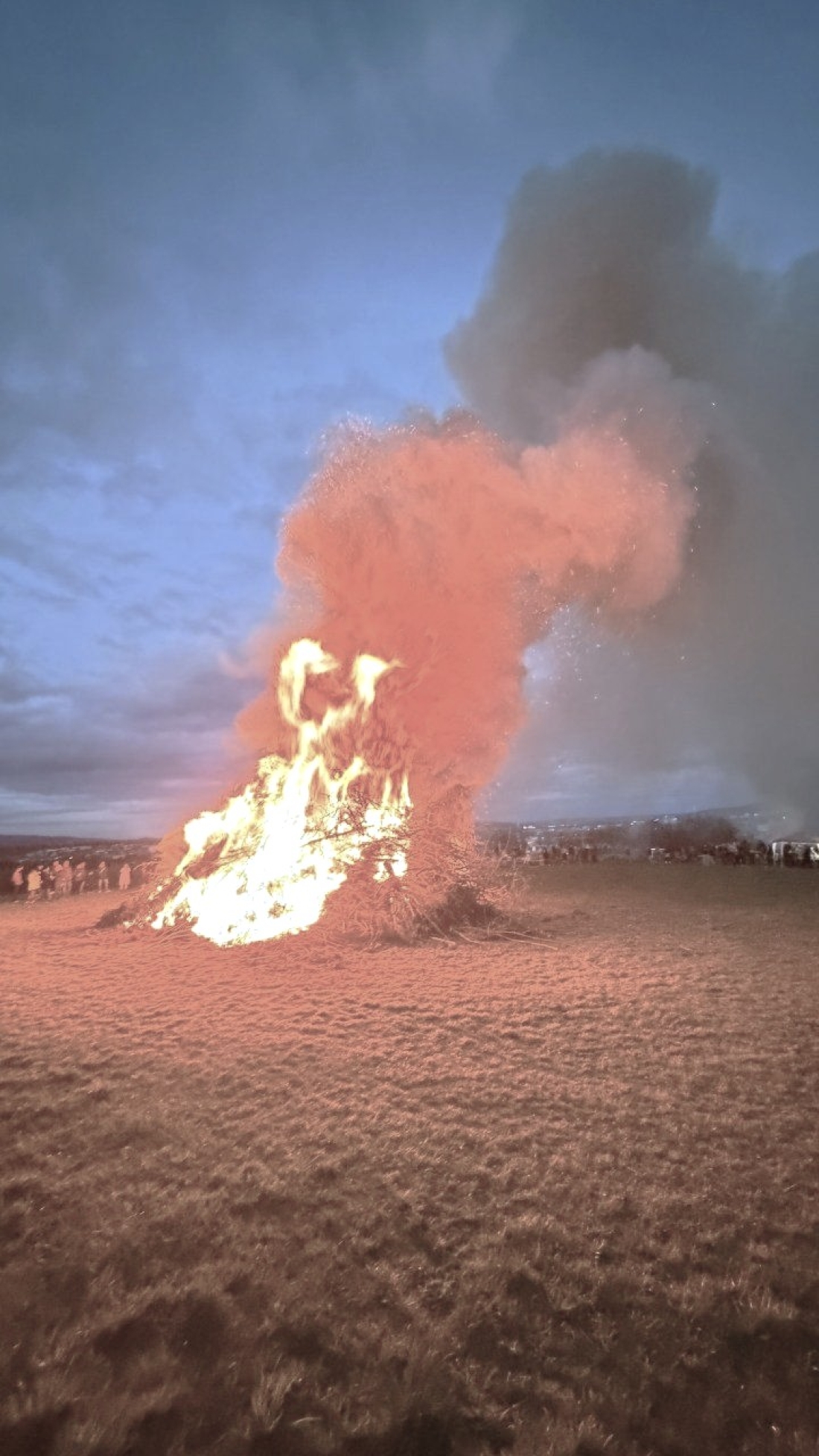Osterfeuer mit Geschichte des Osterfeuers und des Böllerschießens in Oberwart