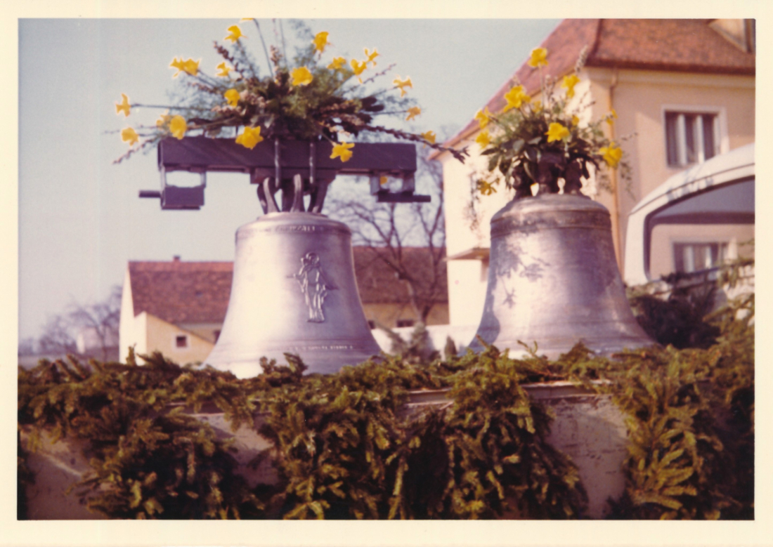 1972: neue Glocken der röm. kath. Pfarre für die Aufbahrungskirche Maria Himmelfahrt