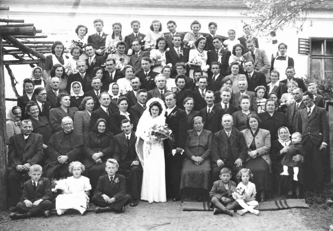 St. Martin: die Hochzeitsgesellschaft der Hochzeit von Gisela Garber (*1927) und Johann Bernhard (*1928/+1995)