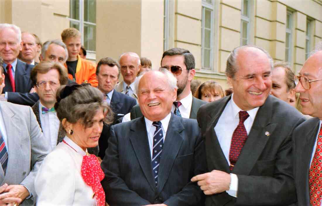 Bundespräsident Klestil besucht Oberwart und das ZBG