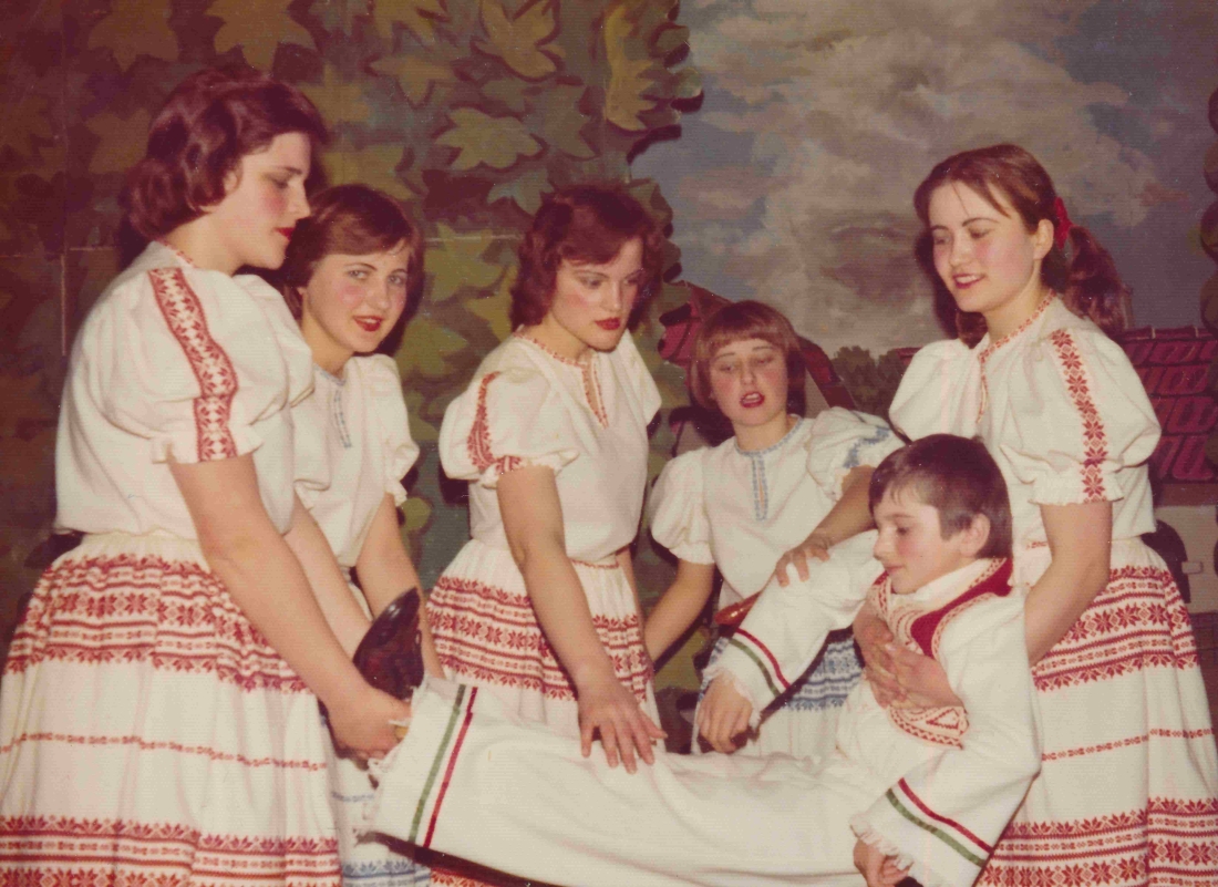 Mädchen der Ungarische Volkstanzgruppe bei der Aufführung von "Bandi Gulyas" des Reformierten Lesevereins - Böcskör/Wagner/Muth/Imre/Gangoly