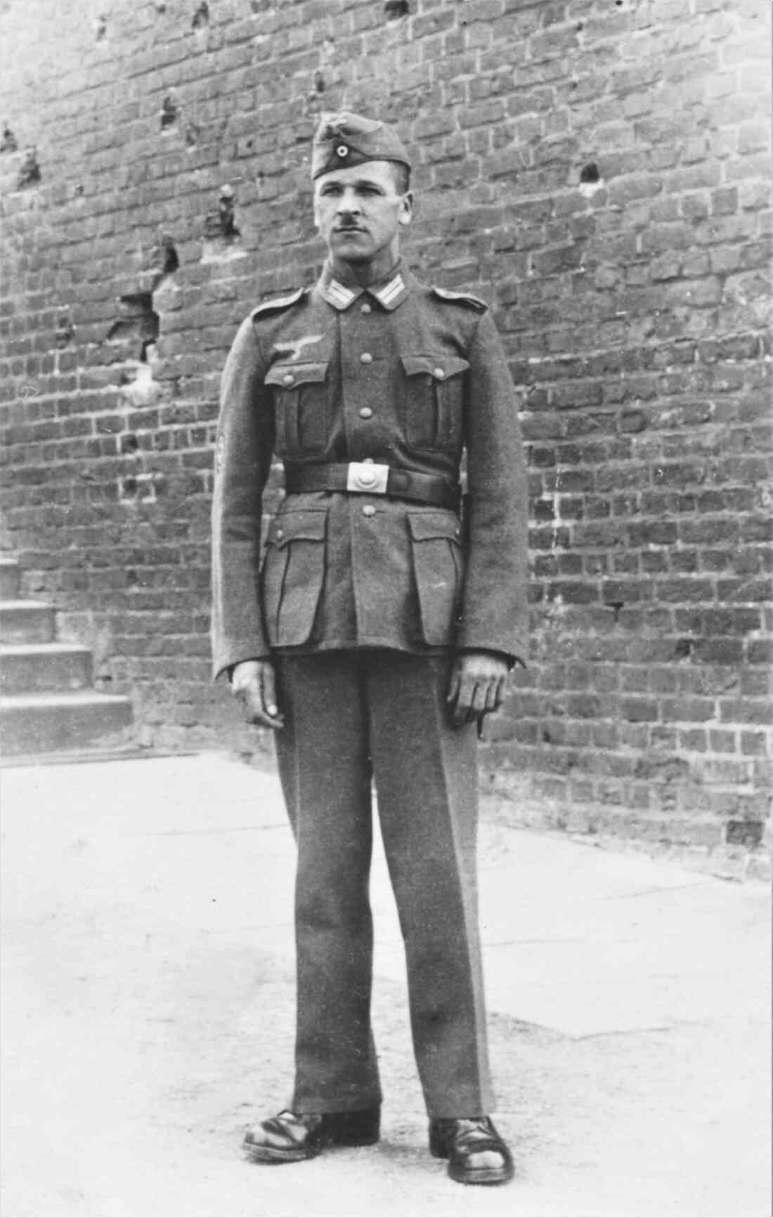 Michael Gangoly (*1906 /+1945; - OW 249 / Sackgasse 6) als Soldat der Deut. Wehrmacht