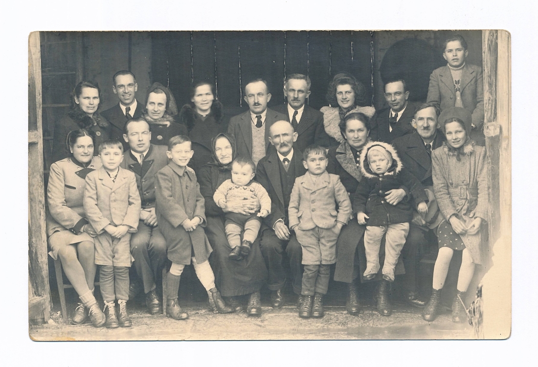 Familienfoto anlässlich der Goldenen Hochzeit von Johann Heid (*1872/+1954) und Josefa Heid (*1874/+1957) -  Grabmeier/Graf/Hanusch/Hicke/Großschedl/Kratzer